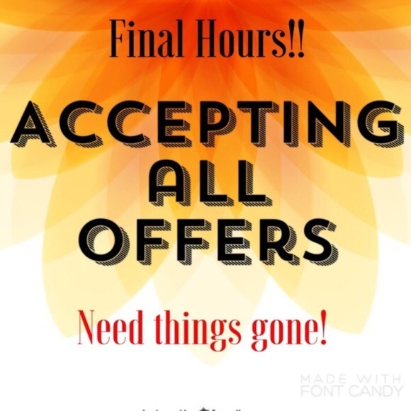 Closet closing!!! - Picture 1 of 1